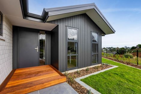 Photo of property in 8 Ponga Place, Highlands Park, New Plymouth, 4312