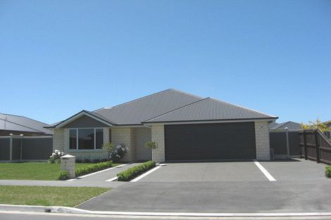 Photo of property in 7 Papaumu Green, Parklands, Christchurch, 8083