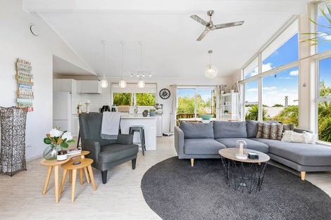 Photo of property in 58 Brian Crescent, Stanmore Bay, Whangaparaoa, 0932