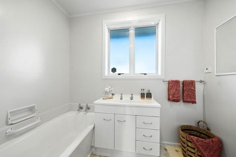 Photo of property in 1 Glenavon Place, Ilam, Christchurch, 8041