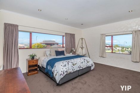 Photo of property in 1 Comber Place, Johnsonville, Wellington, 6037