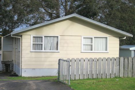 Photo of property in 16 Sunline Avenue, Massey, Auckland, 0614