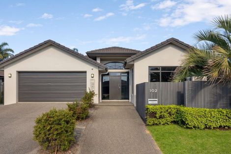 Photo of property in 102 Oriental Parade, Papamoa Beach, Papamoa, 3118