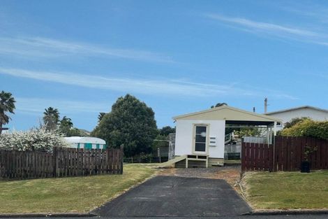 Photo of property in 1 Motuketekete Avenue, Army Bay, Whangaparaoa, 0930
