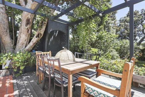 Photo of property in 12 Maritime Terrace, Birkenhead, Auckland, 0626