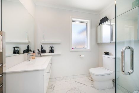 Photo of property in 83 Johnstone Drive, Fitzherbert, Palmerston North, 4410