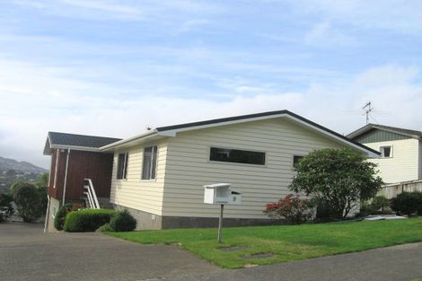 Photo of property in 9 Nuffield Street, Tawa, Wellington, 5028