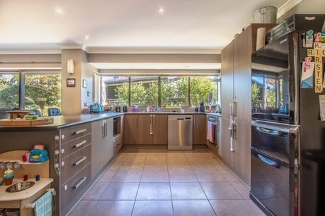 Photo of property in 17 Bluewater Place, Paraparaumu, 5032