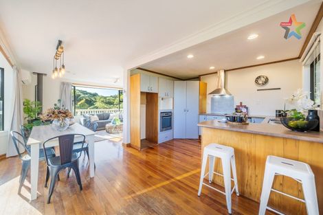 Photo of property in 24 Titiro Moana Road, Korokoro, Lower Hutt, 5012