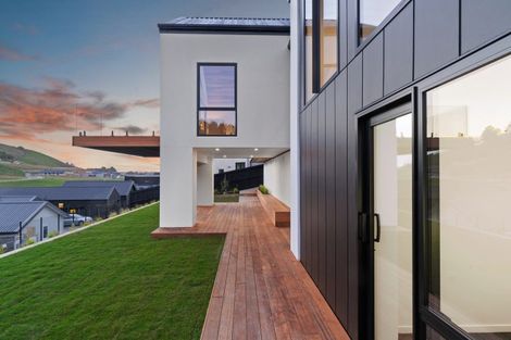 Photo of property in 10 Flowers Lane, Cracroft, Christchurch, 8022