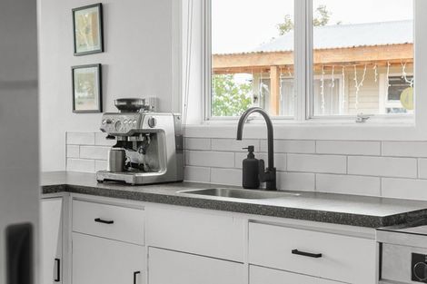 Photo of property in 21 Rhonda Avenue, Deanwell, Hamilton, 3206