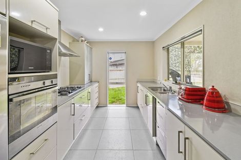 Photo of property in 29 Seresin Crescent, Flat Bush, Auckland, 2016