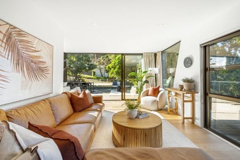 Photo of property in 2/42 Island Road, Beach Haven, Auckland, 0626
