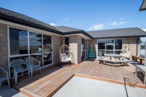 Photo of property in 64 Darlington Street, Ngatea, 3503