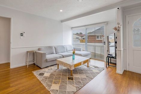 Photo of property in 2/18 Ocean View Road, Northcote, Auckland, 0627