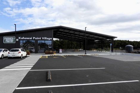 Photo of property in 35 Tahuna Minhinnick Drive, Glenbrook, 2681