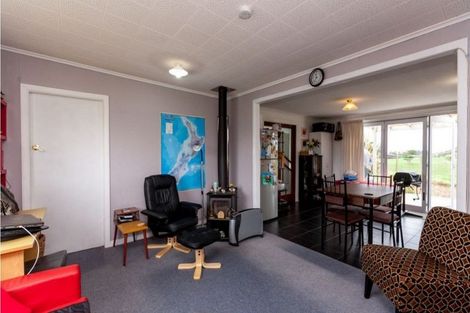 Photo of property in 421a South Road, Omata, New Plymouth, 4374