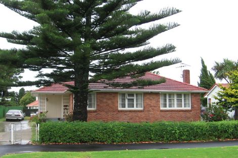 Photo of property in 212 Pilkington Road, Point England, Auckland, 1072