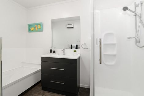 Photo of property in 6 Mark Place, Lynmore, Rotorua, 3010