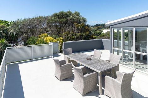 Photo of property in 18 Marram Way, Peka Peka, Waikanae, 5391