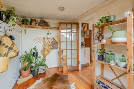 Photo of property in 2 Shackleton Terrace, Lyttelton, 8082