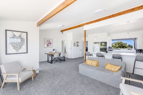 Photo of property in 1301 Whangaparaoa Road, Army Bay, Whangaparaoa, 0930