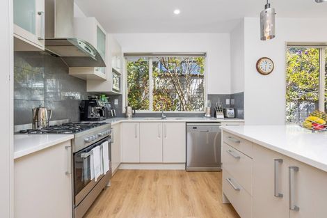 Photo of property in 218 Greenhithe Road, Greenhithe, Auckland, 0632