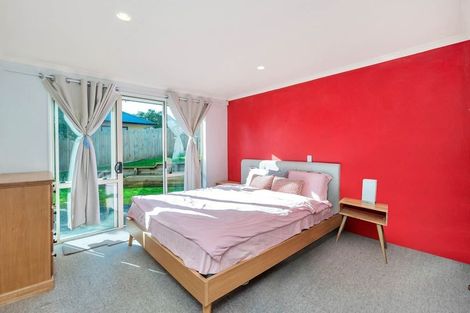 Photo of property in 20 View Ridge Drive, Ranui, Auckland, 0612