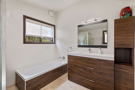 Photo of property in 50 John Dee Crescent, Red Beach, 0932