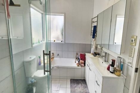 Photo of property in 2/3 Centorian Drive, Windsor Park, Auckland, 0632