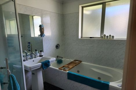 Photo of property in 16 Malin Place, Pinehill, Auckland, 0632