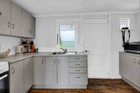 Photo of property in 16 Alberta Road, Glen Avon, New Plymouth, 4312