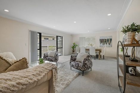 Photo of property in 9 St Lucia Place, Unsworth Heights, Auckland, 0632