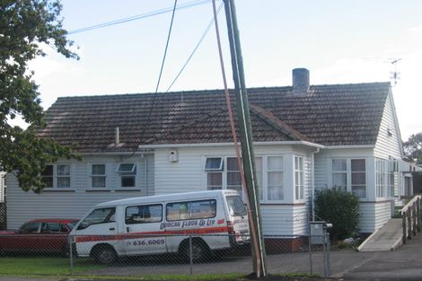 Photo of property in 1/3 Fruitvale Road, New Lynn, Auckland, 0600