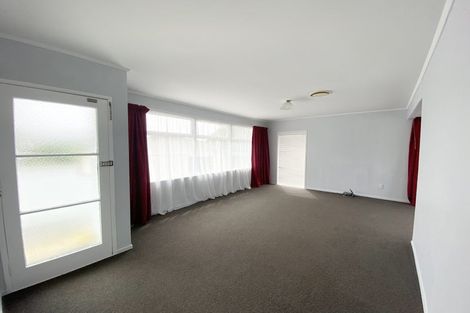Photo of property in 98 Lauderdale Road, Birkdale, Auckland, 0626