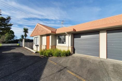 Photo of property in 1/520 Don Buck Road, Westgate, Auckland, 0614
