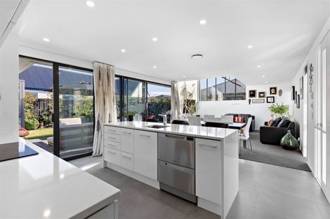 Photo of property in 27 Holiday Drive, Mairehau, Christchurch, 8052