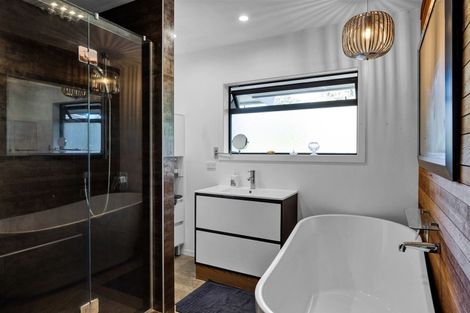 Photo of property in 1343 Devon Road, Brixton, Waitara, 4382