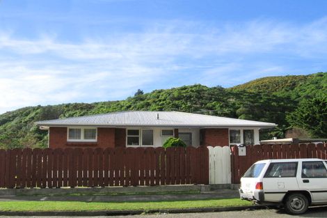 Photo of property in 1 Carnavon Place, Cannons Creek, Porirua, 5024