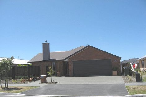 Photo of property in 11 Papaumu Green, Parklands, Christchurch, 8083