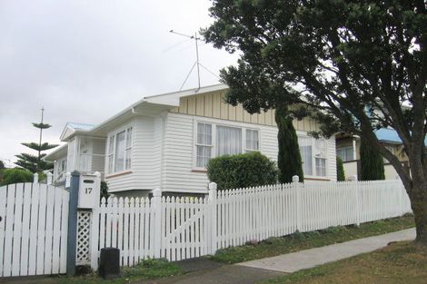 Photo of property in 21 Akaroa Drive, Maupuia, Wellington, 6022