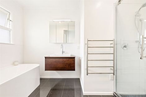 Photo of property in 10 Murray Road, Te Atatu Peninsula, Auckland, 0610