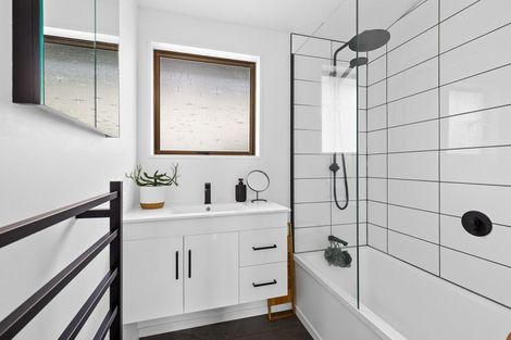 Photo of property in 18 Kauri Crescent, Snells Beach, 0920