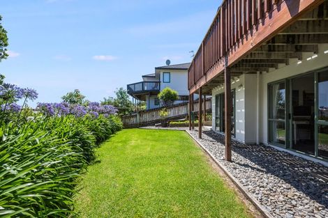 Photo of property in 56 Kakariki Grove, Waikanae, 5036
