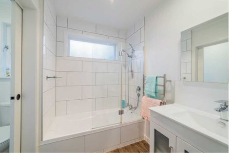 Photo of property in 9 Aorangi Road, Paraparaumu, 5032