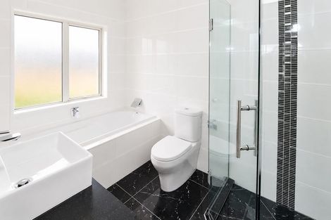 Photo of property in 68 Huntington Park Drive, Greenhithe, Auckland, 0632