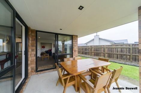 Photo of property in 35 Chestnut Close, Kelvin Grove, Palmerston North, 4414