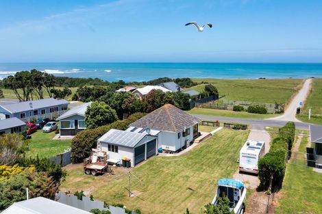 Photo of property in 19 Hector Place, Opunake, 4616