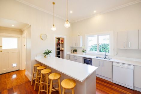 Photo of property in 239 Victoria Avenue, Hokowhitu, Palmerston North, 4410