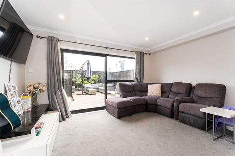 Photo of property in 25 Konoba Avenue, Kumeu, 0810